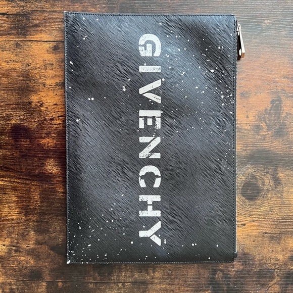 Givenchy pouch real 100% genuine leather - Picture 3 of 3